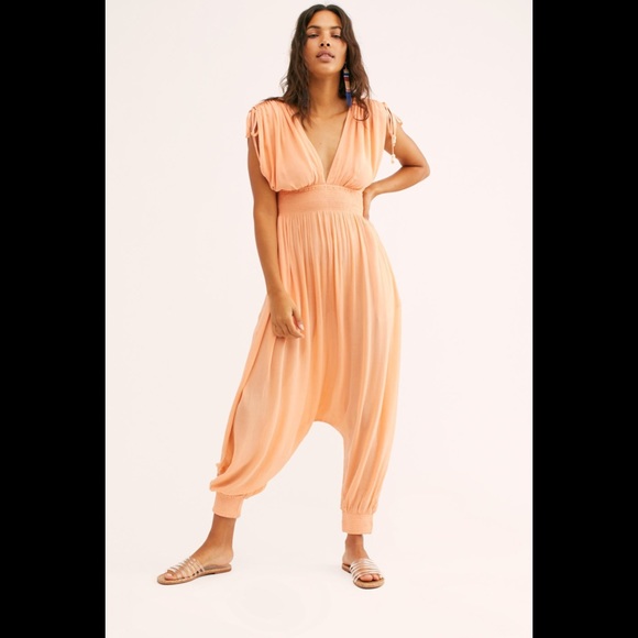 COPY - FREE PEOPLE 'WAITING FOR THE SUN TRIANGLE JUMPSUIT - Picture 1 of 4